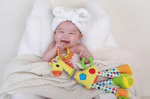 高平三个月宝宝正确抱姿 高平三个月宝宝正确抱姿